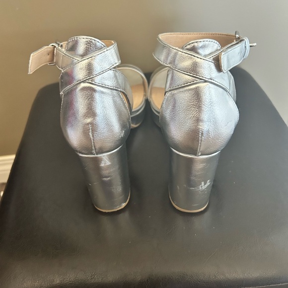 CL by Chinese Laundry Silver Heels - Picture 3 of 3